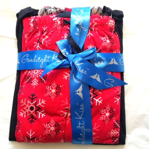 Women's Goodnight Kiss 3 Piece PJ Set Pants, Shorts & Top Red/Blk Snowflake Sz M - Picture 2 of 2